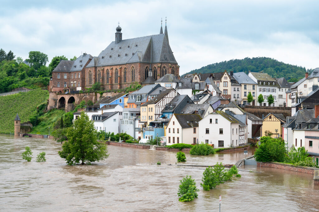Impact des risques climatiques sur l'immobilier. Analyse comparée France Suisse - Wüest Partner - Innovation village