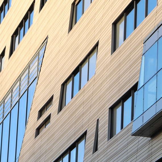 Façade Immeuble de bureau - verre et bois - Marché de l'immobilier d'entreprisebilier d' français en 2025