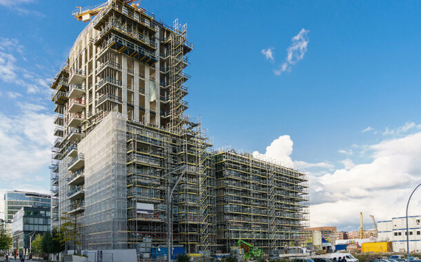 Baustelle eines grossen Wohngebäudes. Symbolbild für den BauTurbo