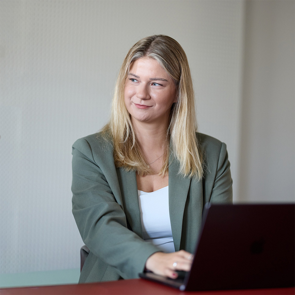 Portraitfoto Laura Kolb