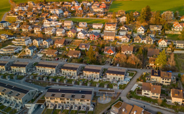 Die Immobilienpreise steigen weiter. Wir analysieren, ob sie sich komplett vom Markt entkoppelt haben.